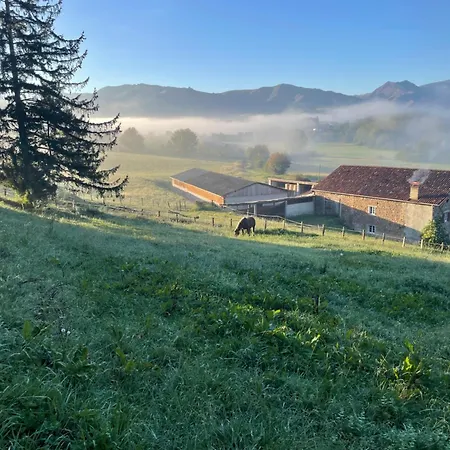 بيت للعطل Location En Pays Basque Interieur Saint-Jean-le-Vieux (Ain)